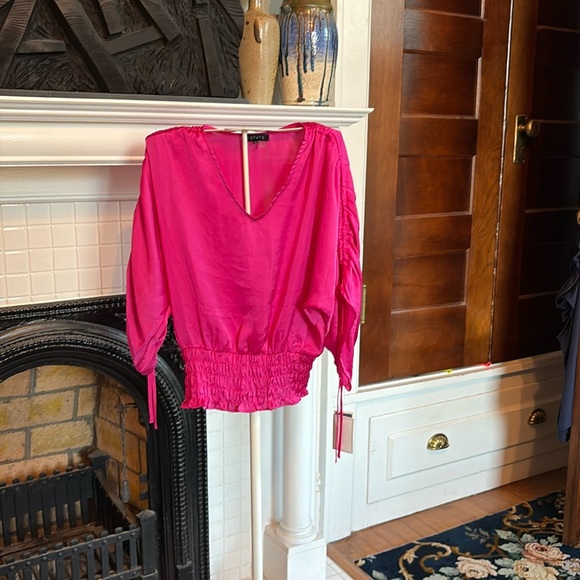 1state v neck ruched sleeve‎ blouse. NWT. Retail 30 - Picture 1 of 5